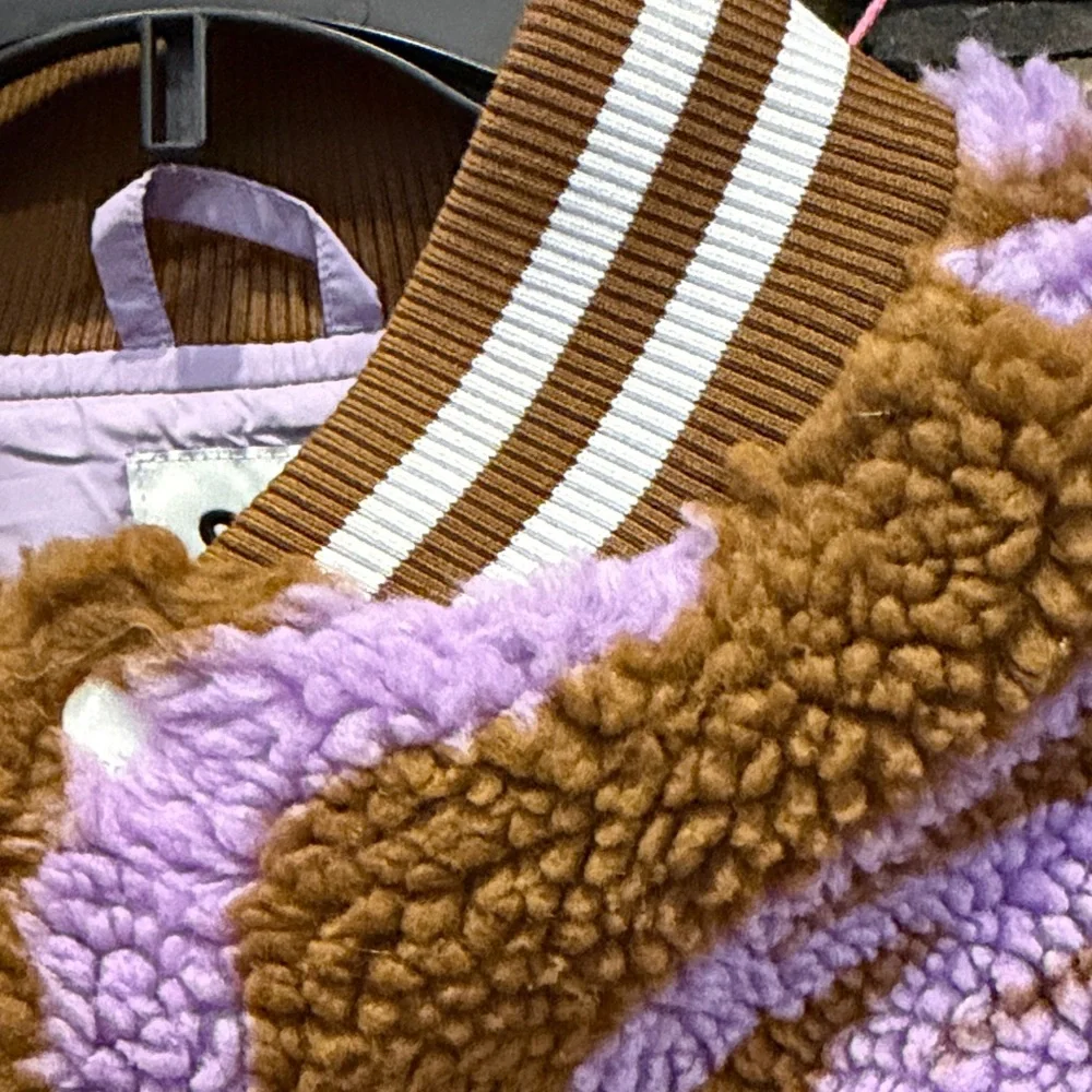 Obey Women’s Brown and Purple Patterned Puffer Jacket With Pockets! - Picture 5 of 11